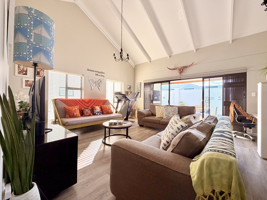 3 Bedroom Property for Sale in Sandbaai Western Cape